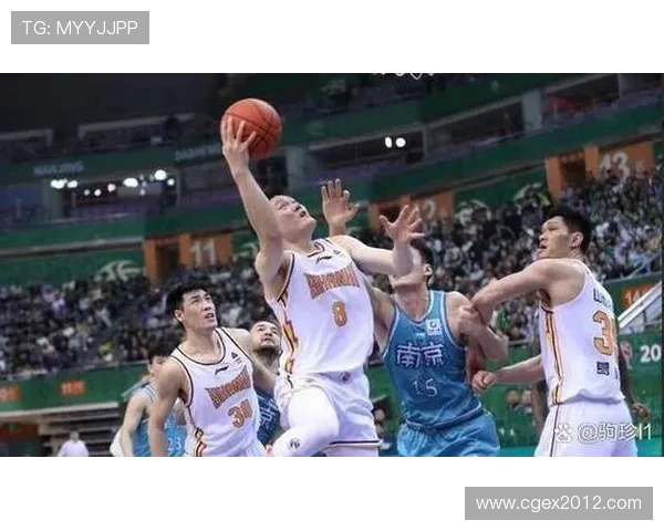 杭州篮球队荣登篮球战术排行榜第十名展现出色团队实力与战术智慧